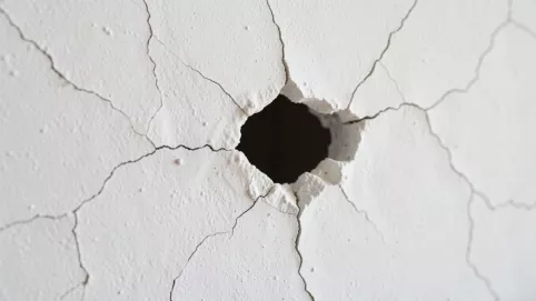 czym uzupełnić ubytki w tynku gipsowym