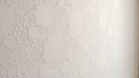 Gąbkowanie tynku po jakim czasie