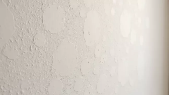 Gąbkowanie tynku po jakim czasie
