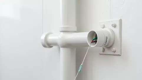 Instalacja natynkowa w rurkach