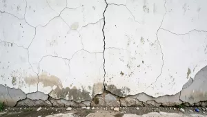 jak tynkować stare ściany zewnętrzne