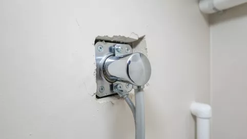 jak zamontować baterię prysznicową podtynkową