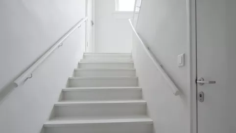 Jaki tynk na klatkę schodową