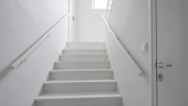 Jaki tynk na klatkę schodową