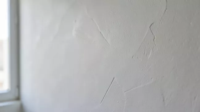 Tynk gipsowy maszynowy czy trzeba szpachlowac