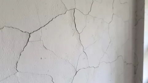 co po tynkach cementowo wapiennych