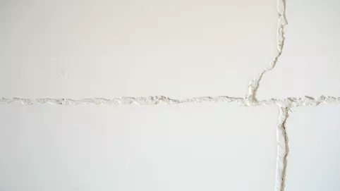 Dylatacja tynków gipsowych