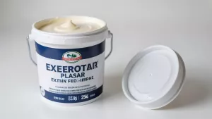 Gotowy tynk zewnętrzny w wiaderku