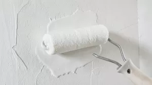 gruntowanie ścian przed tynkowaniem