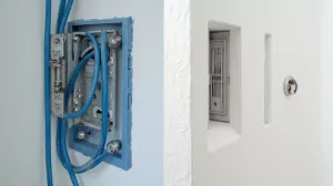Instalacja elektryczna w peszlu czy podtynkowa
