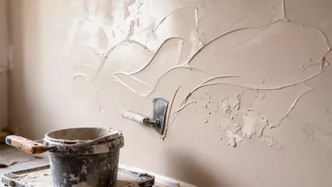 jak nakładać tynk dekoracyjny