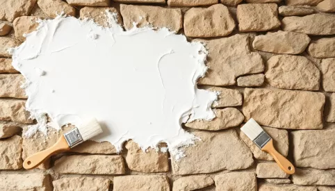 Jak otynkować ścianę z kamienia