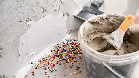 jak się kładzie marmolit