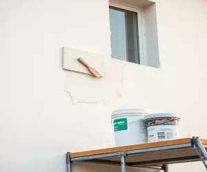 jak tynkować ściany zewnętrzne