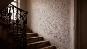 klatka schodowa tynk dekoracyjny