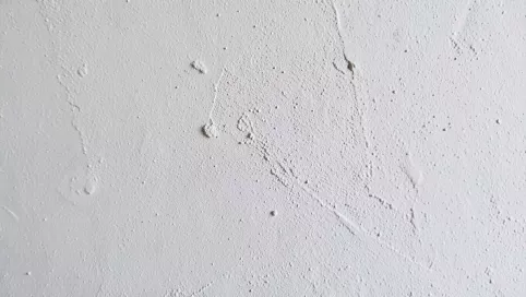 pierwsze malowanie tynku cementowo wapiennego