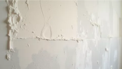 Tynkowanie klejem do siatki