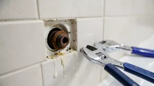 wymiana głowicy w baterii podtynkowej